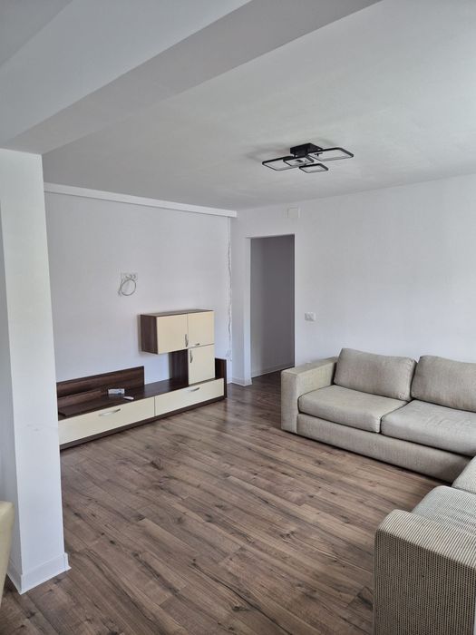Apartament 3 camere proaspăt renovat