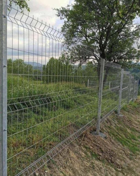 Garduri din plasa bordurata