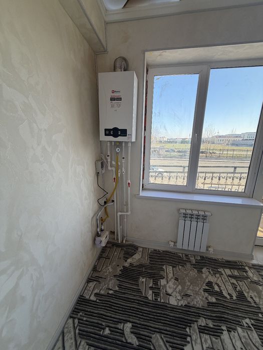 Тинчлик плаза олдида 1 хона 2 хона килинг уй!