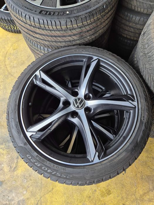 ROTI Jante + Anvelope IARNA - 5x112 255/40/20 - Dedicate VW Tiguan - Jante CA NOI / Anvelope CA NOI 2021 PIRELLI