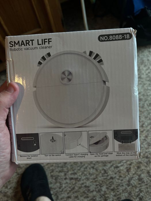 Компактна прахосмукачка робот