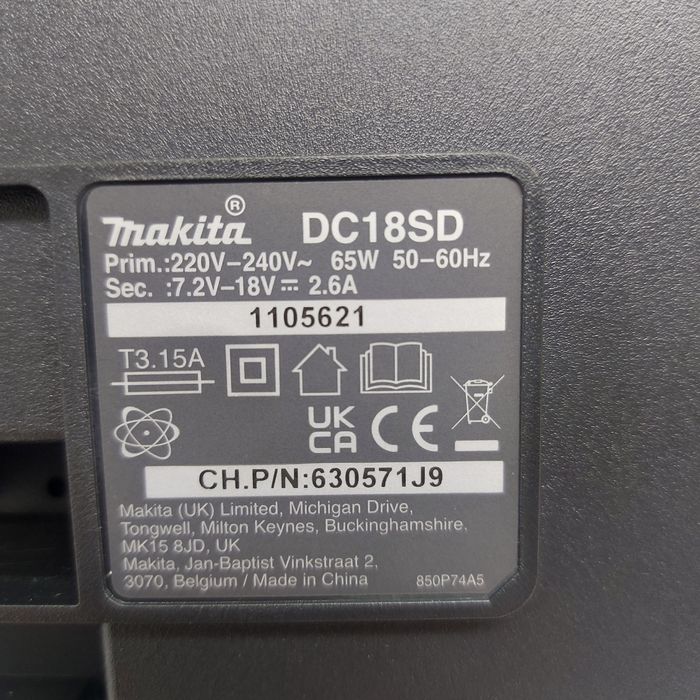 Ново оригинално зарядно Makita DC18SD
