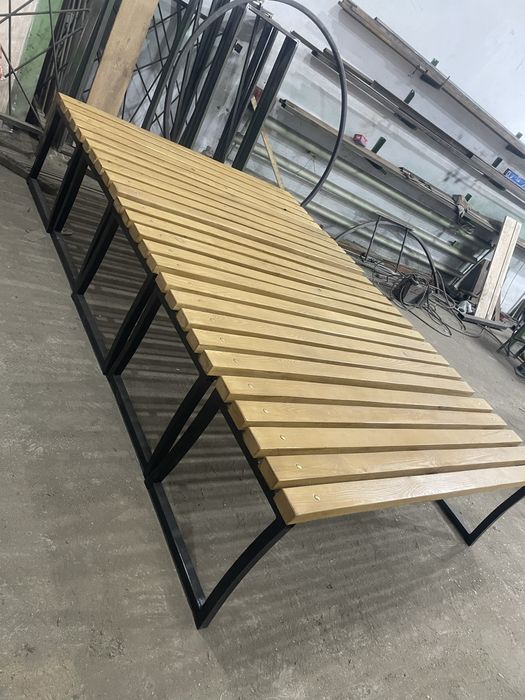 Скамейки без спинки,, урныы