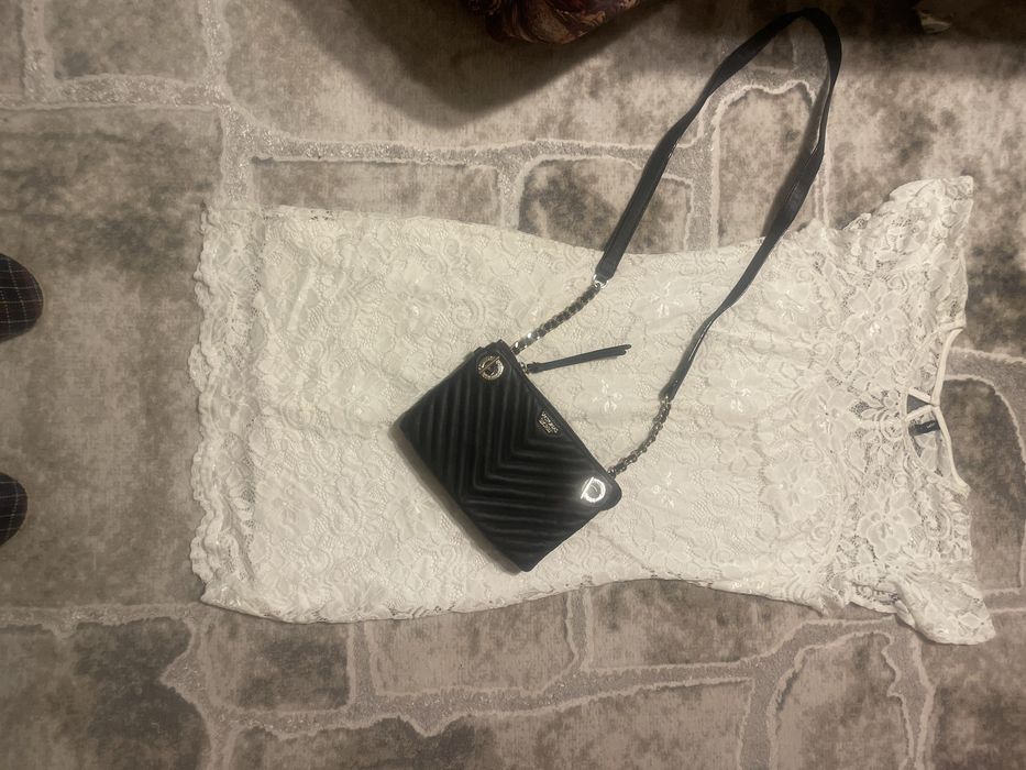 Бяла рокля от дантела