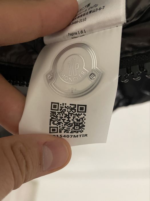 Moncler Maya cu puf de gasca si NFC scan
