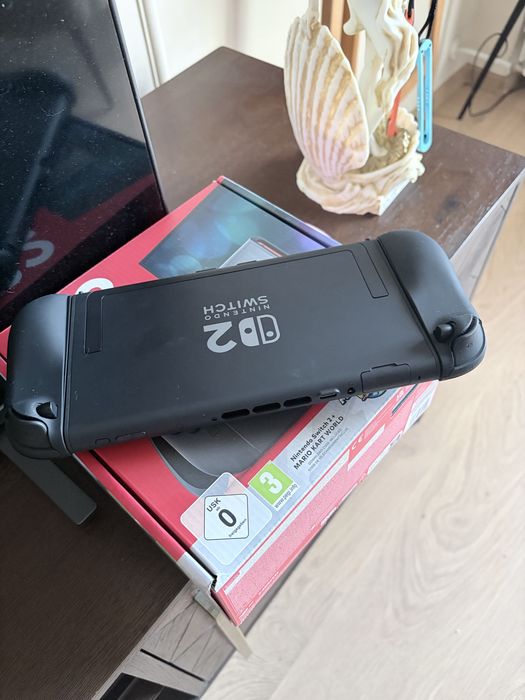 Nintendo Switch 2 + Pro Controller и аксесоари – отлично състояние