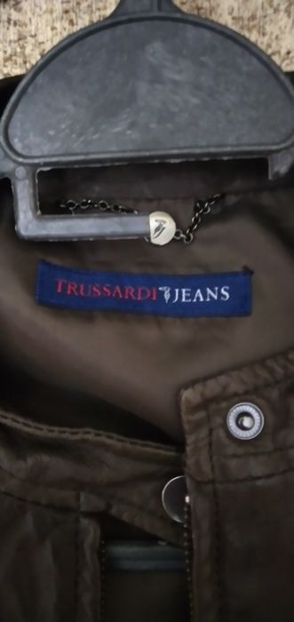 Продаю фирменную кожаную куртку trussardi