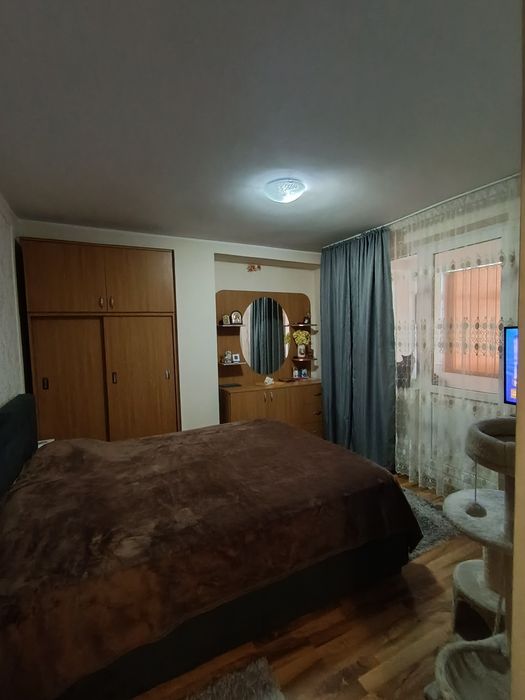 Vand apartament 3 camere decomandat