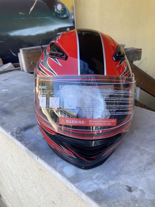 Нова каска за мотор М/Л - пистова/ шлем