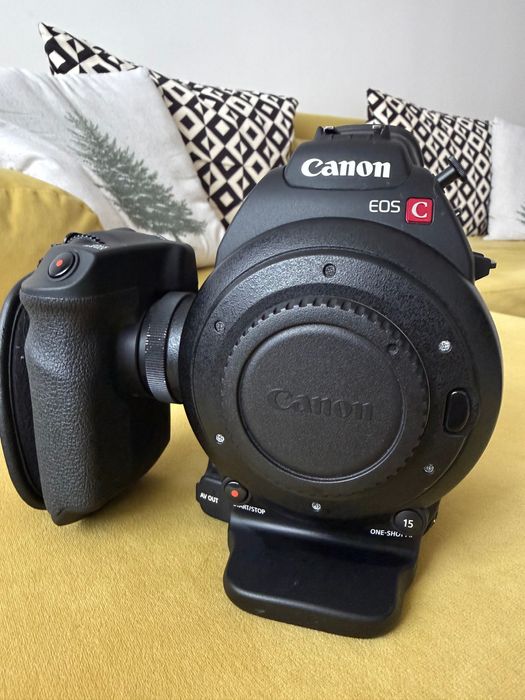 Canon C100 AF, cu obiective.