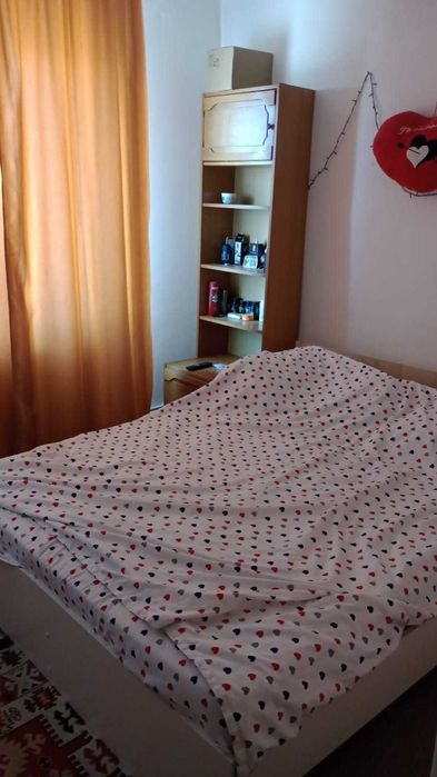 Vind in Tirnaveni Mureș apartament cu 2 camere decomandat in zona Victoriei  preț 42000€ zonă foarte bună!!!