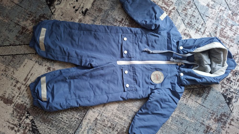 Продам недорого детские вещи