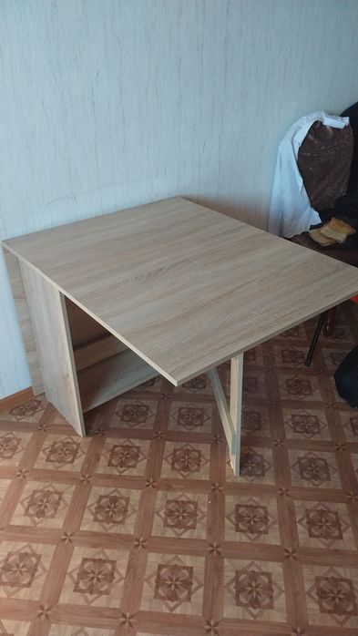 Продается стол книжка