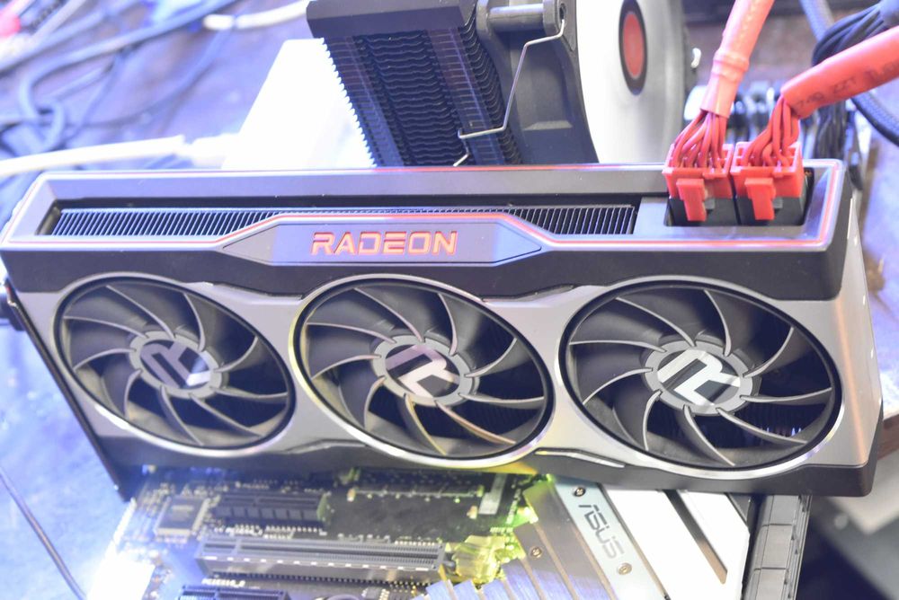 Видео карта AMD Radeon RX 6800 16GB Midnight Black Founder’s Edition