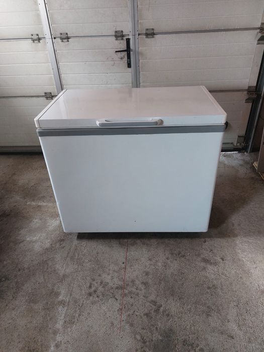Продам морозильник снеж