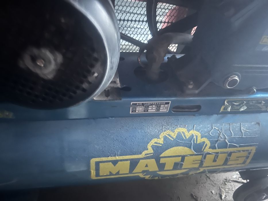 Продам воздушный компрессор .