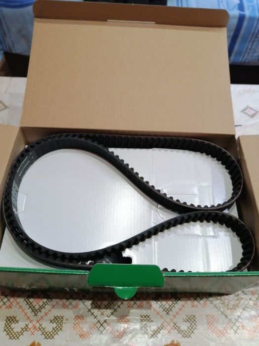 Нов комплет ролки и ангренажен ремьк