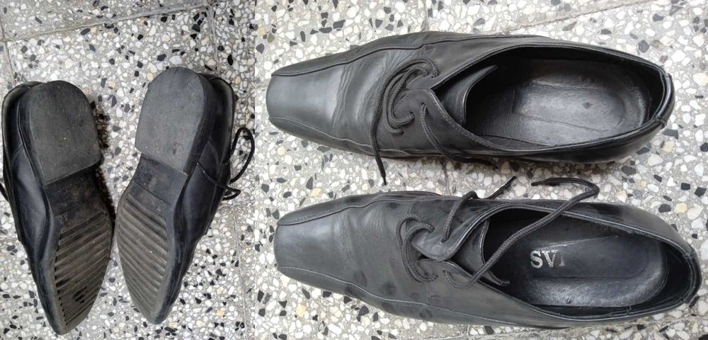 Продавам запазени и неизползвани мъжки кожени обувки ретро