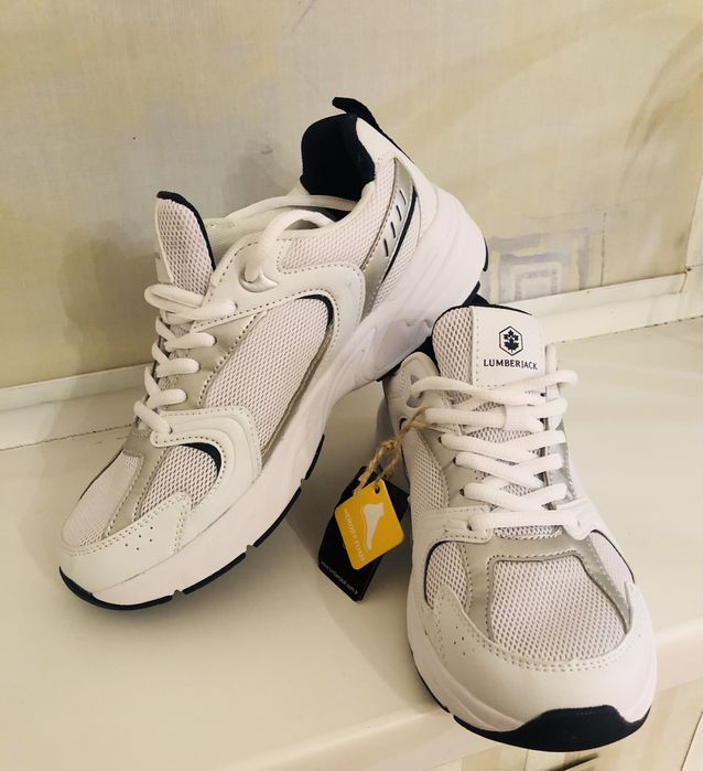 Кроссовки (Канада)