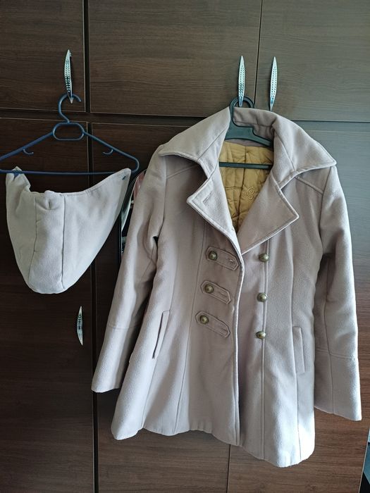 Vănd haină damă, mărimea 40, preț  140 lei