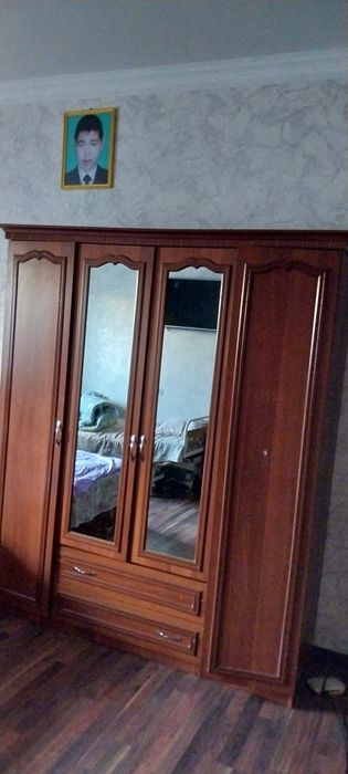 Шкаф сотилади ..