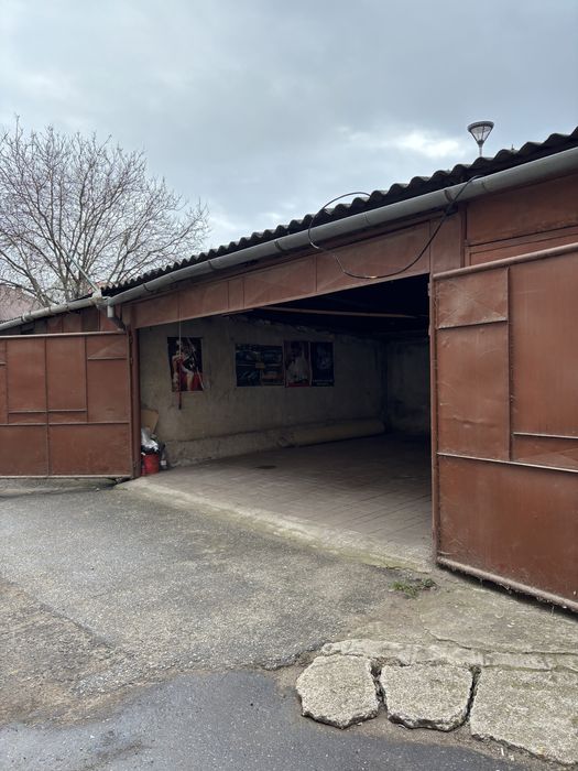 Vand garaj in cetate, zona mercur