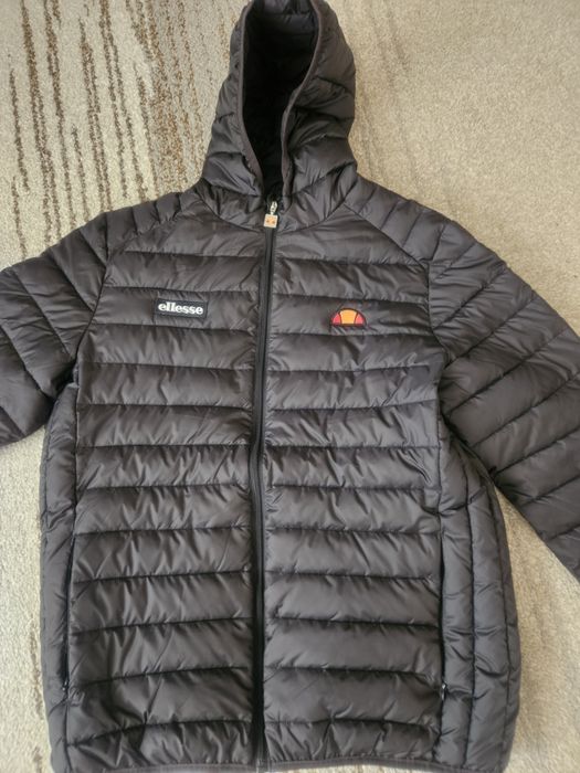 Vând puffer Ellesse