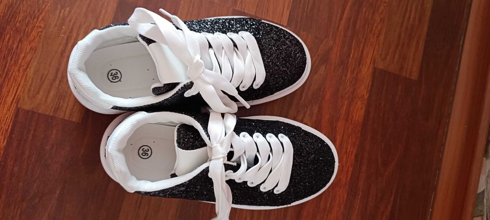 Дамски брокатени кецове