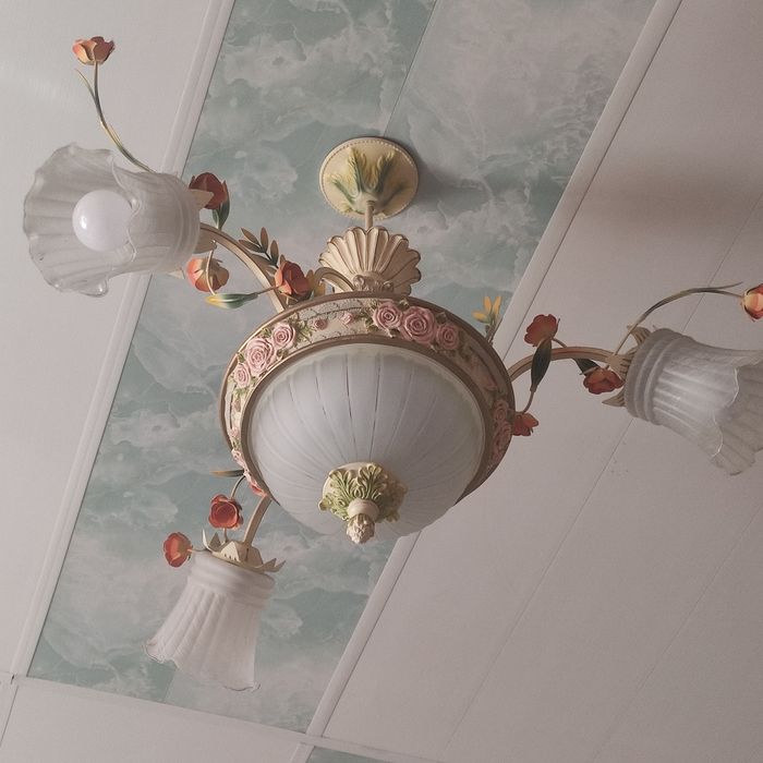 Продам люстру б/у в отличном состоянии