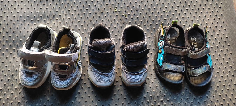 Детские кроссовки для мальчика в отличном состоянии размер 24