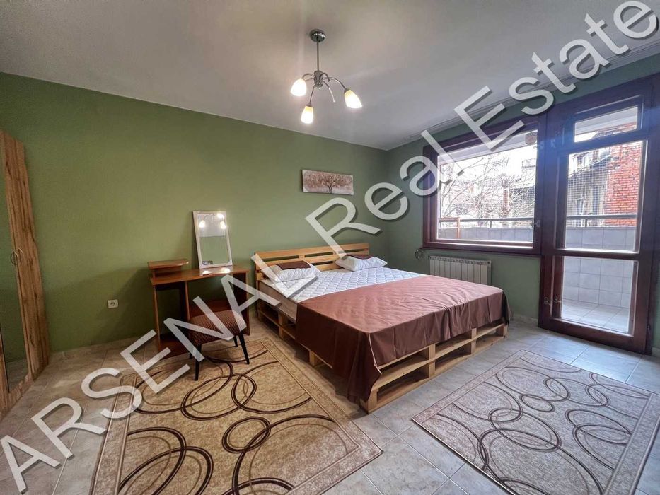 Тристаен апартамент под наем, Център