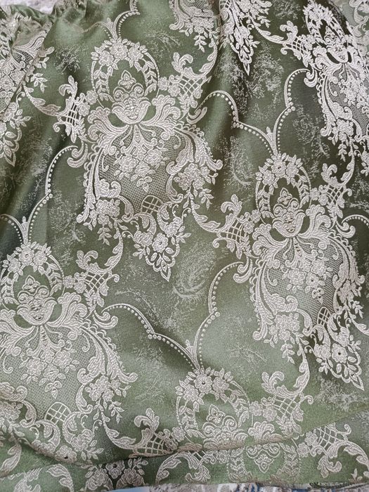 Продам шторы 2 шт по 2 м