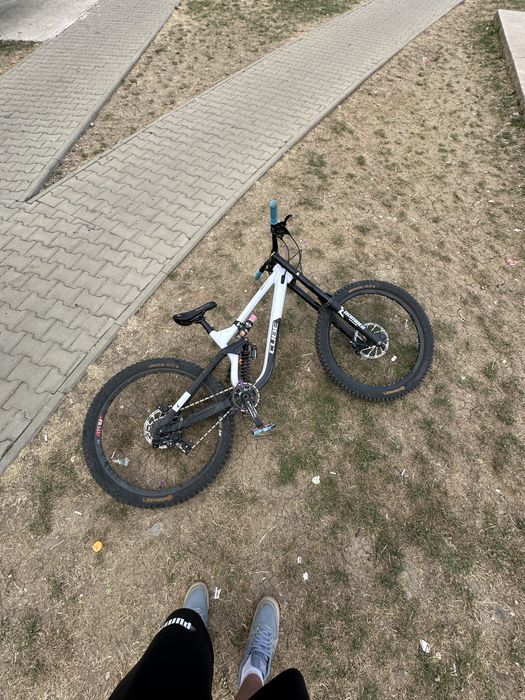 Cube TWO15 Race 2021 – DH pregătit, cadru nou, upgrade-uri top!