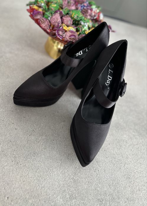 Pantofi noi tip stiletto