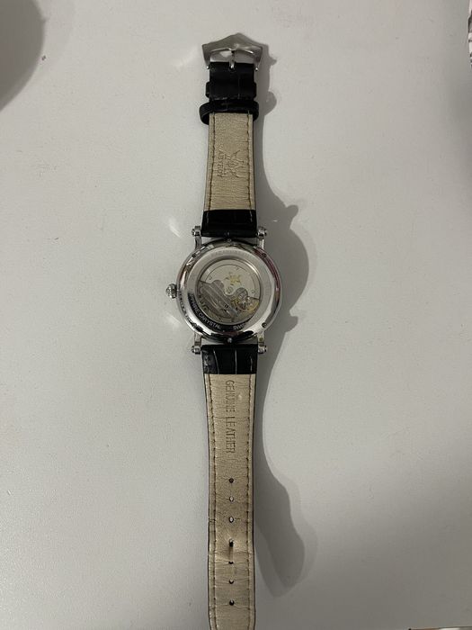 Продам часы Abyroy с синим цифирблатом.