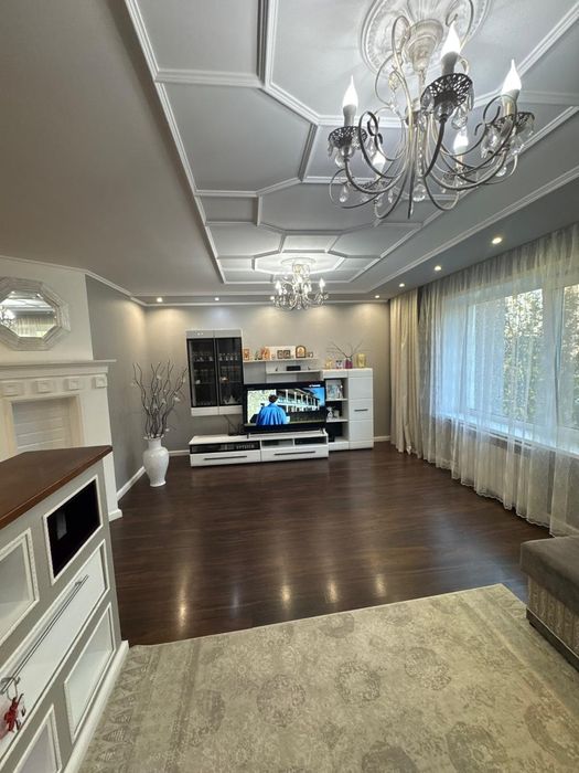 Продам 4х ком квартиру центр 100квм.