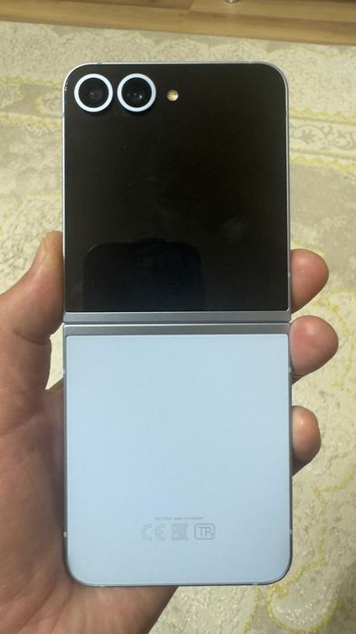 Продам Samsung Galaxy Z Flip6, новый;