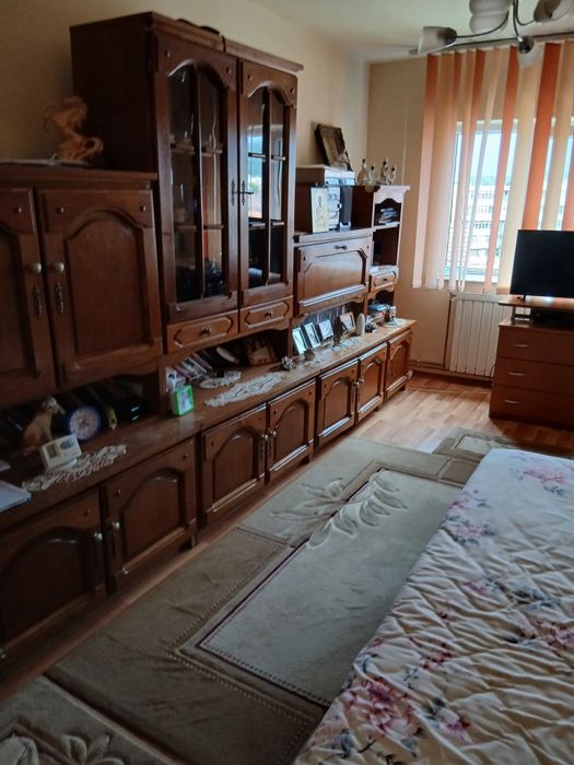 Vând apartament cu 3 camere tg jiu