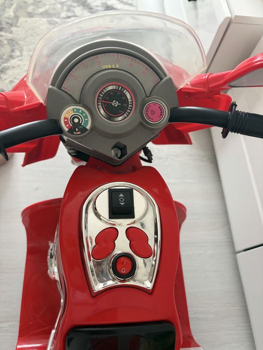 Masinuta  electrica copii