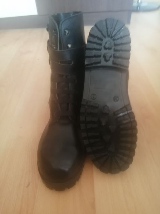 Дамски кубинки, черни, нови.