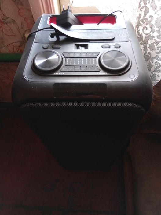 Продам музыкальную колонку