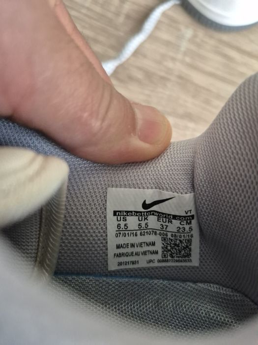 Кроссовки Nike белые