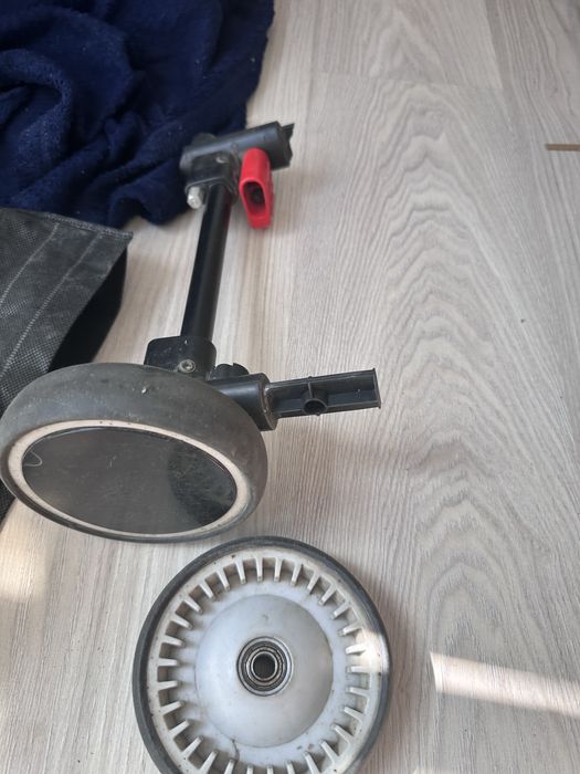 Коляска не рабочая bbyuyu