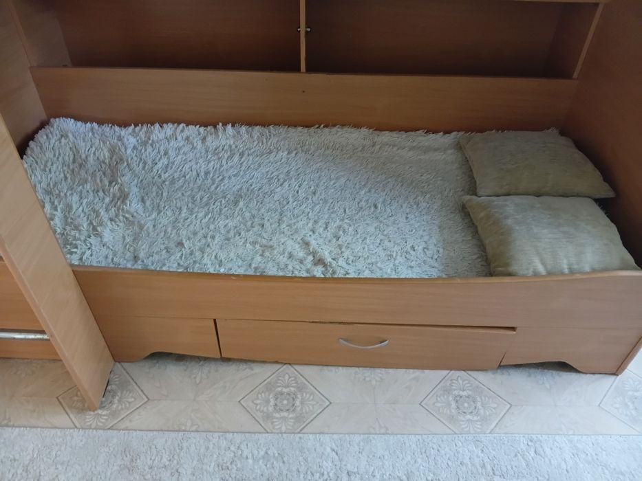 Продам детскую двухярусную кровать, ,
