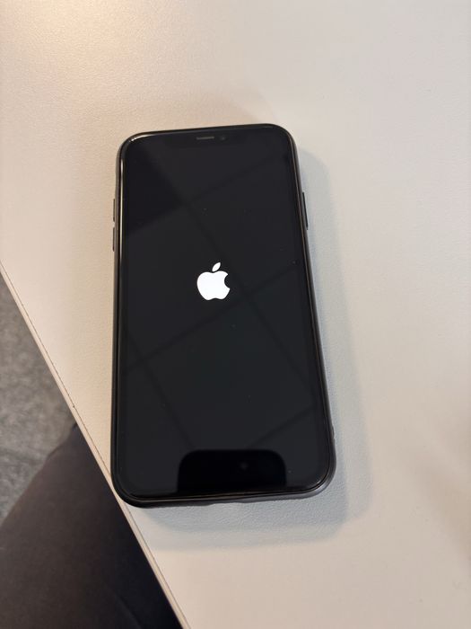 Iphone 11  Yellow 64 gb