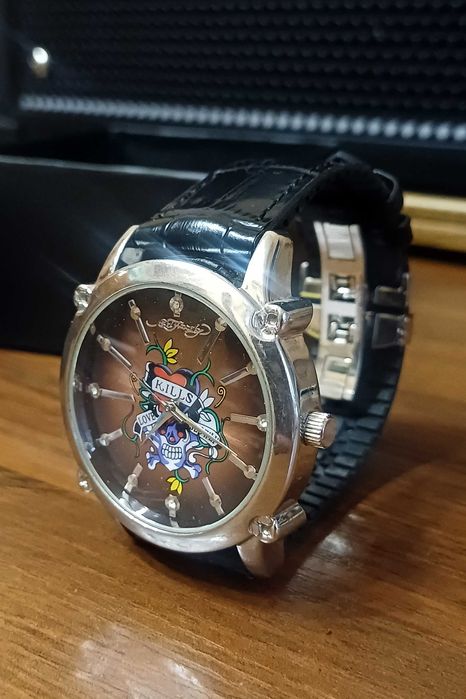 Наручные кварцевые часы бренда Ed Hardi