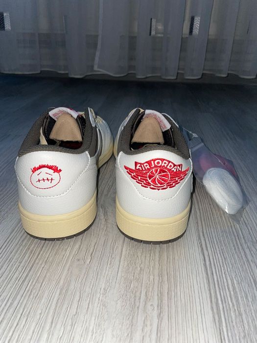 Jordan 1 Low travis scott reverse