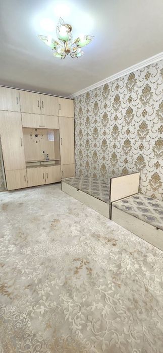 Чиланзар 9 1-комнатная переделанная на 2-комнатную