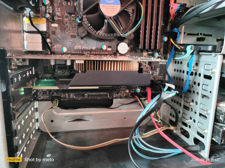 Intel Core i7 / 32 GB RAM / nVidia GTX 750 / 250 GB SSD / Wi-Fi