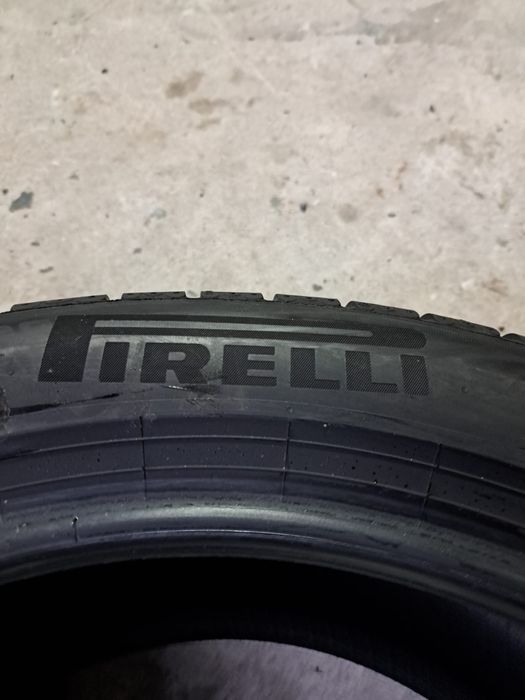 2 anvelope iarnă 275 40 r19 Pirelli